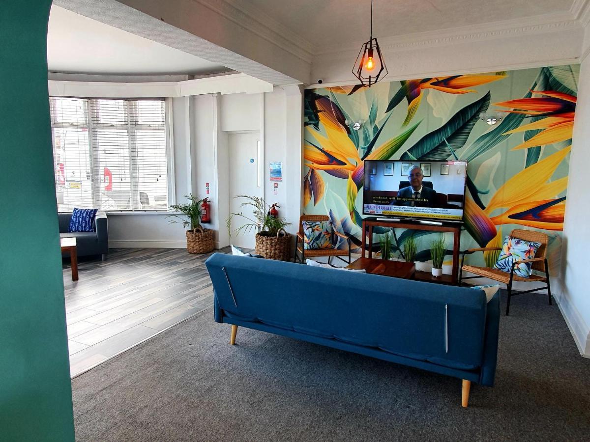 Beach Hotel Torbay B&B Пейнтън Екстериор снимка