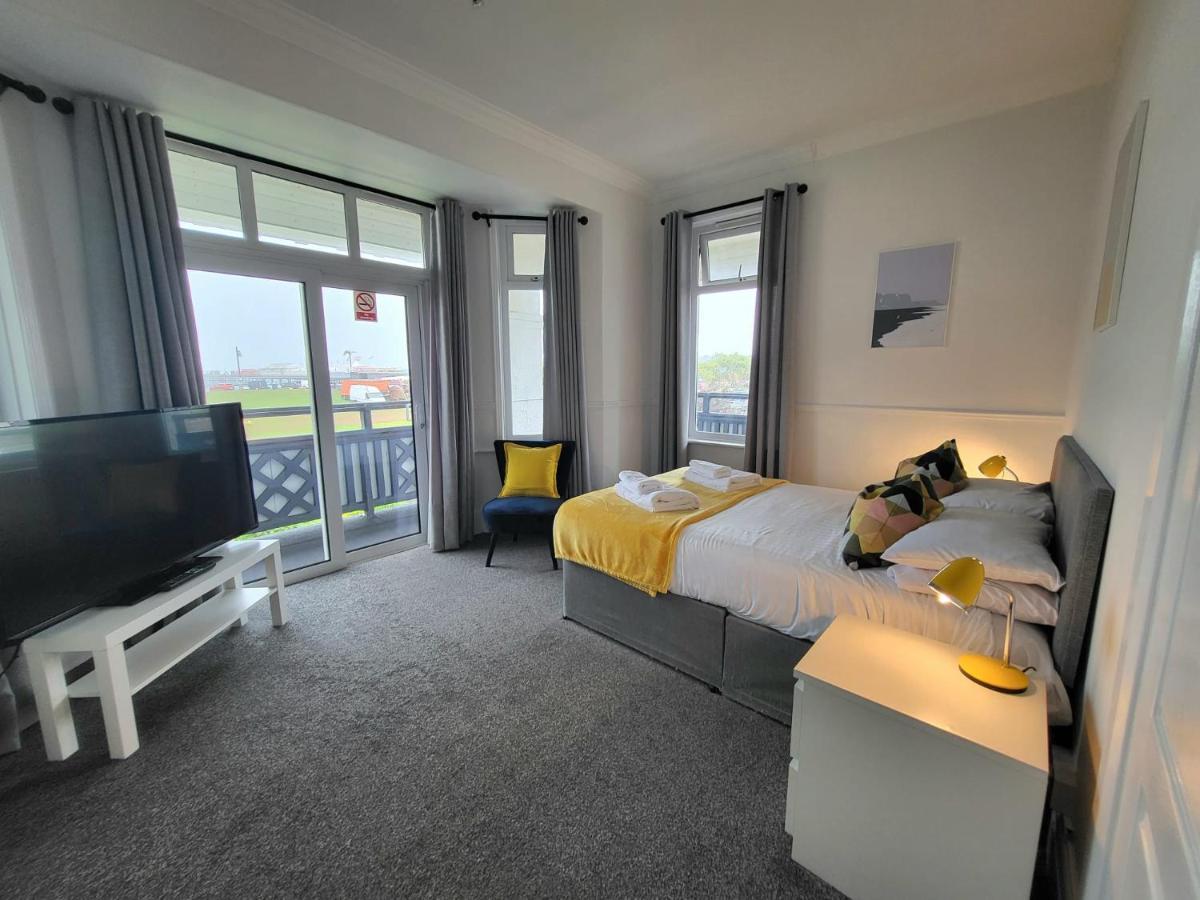Beach Hotel Torbay B&B Пейнтън Екстериор снимка