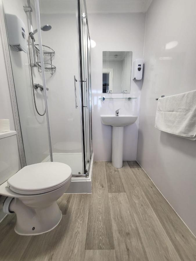 Beach Hotel Torbay B&B Пейнтън Екстериор снимка
