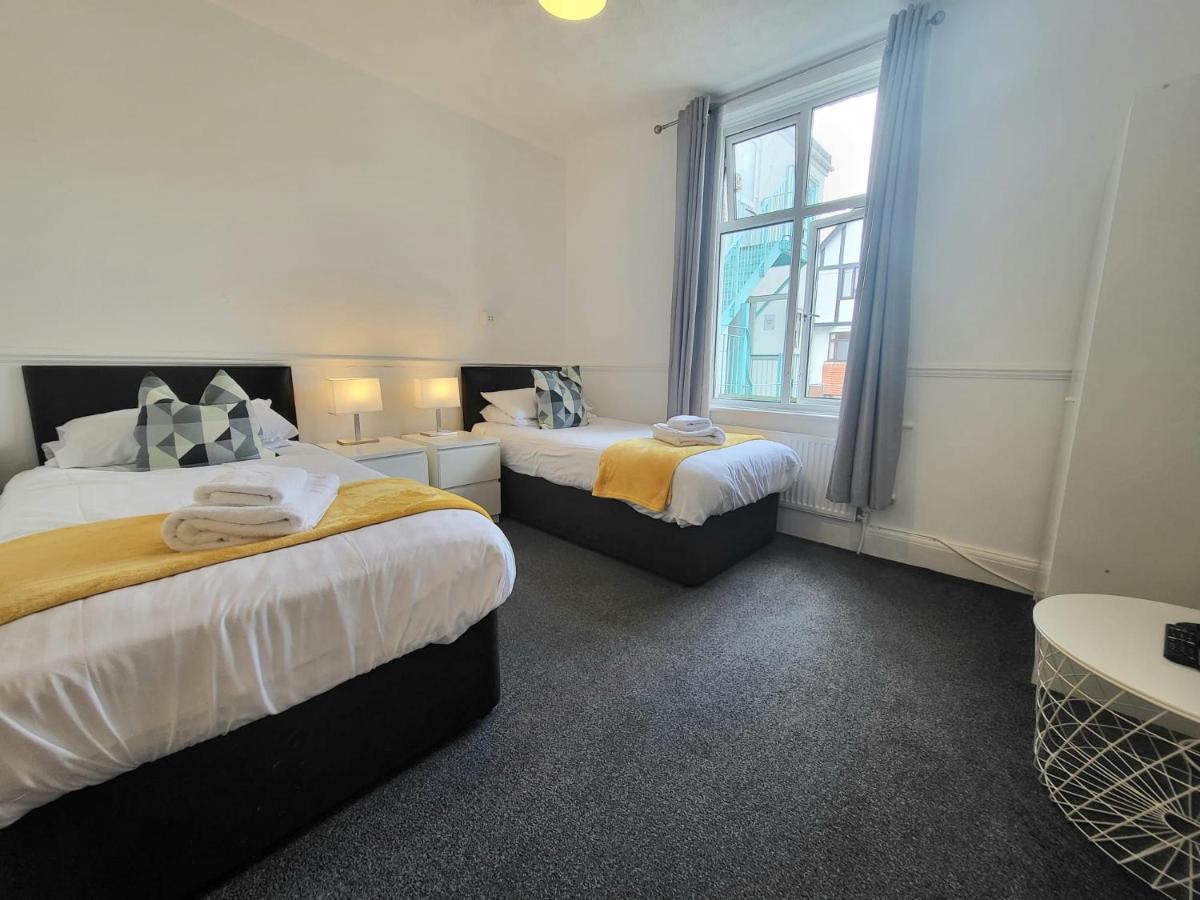 Beach Hotel Torbay B&B Пейнтън Екстериор снимка
