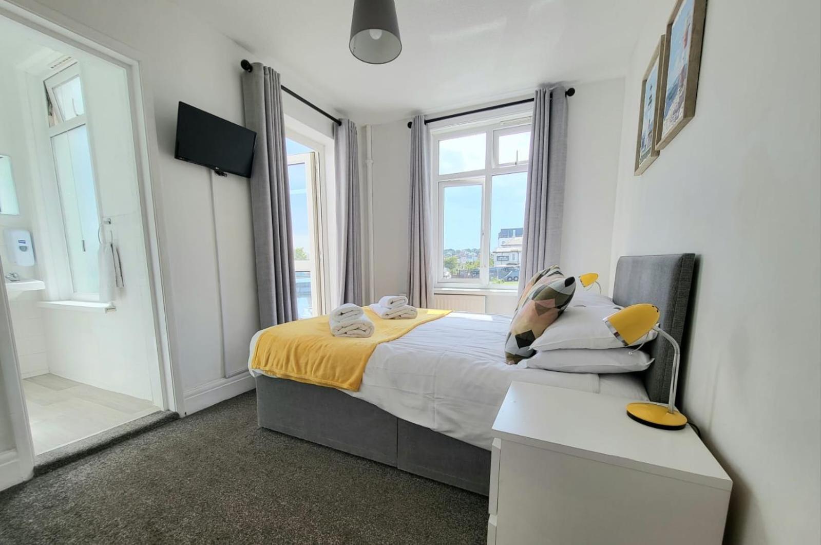 Beach Hotel Torbay B&B Пейнтън Екстериор снимка