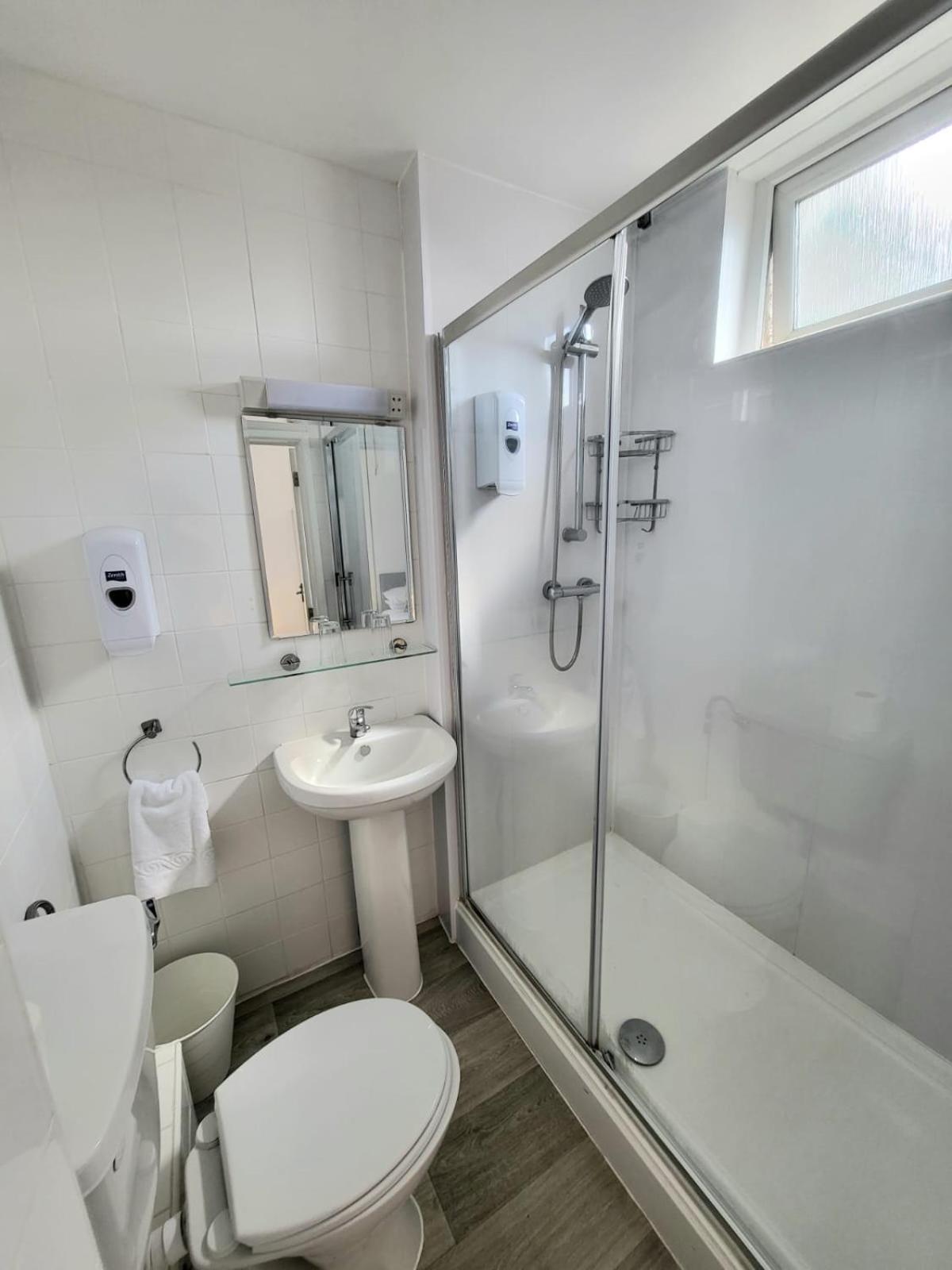 Beach Hotel Torbay B&B Пейнтън Екстериор снимка