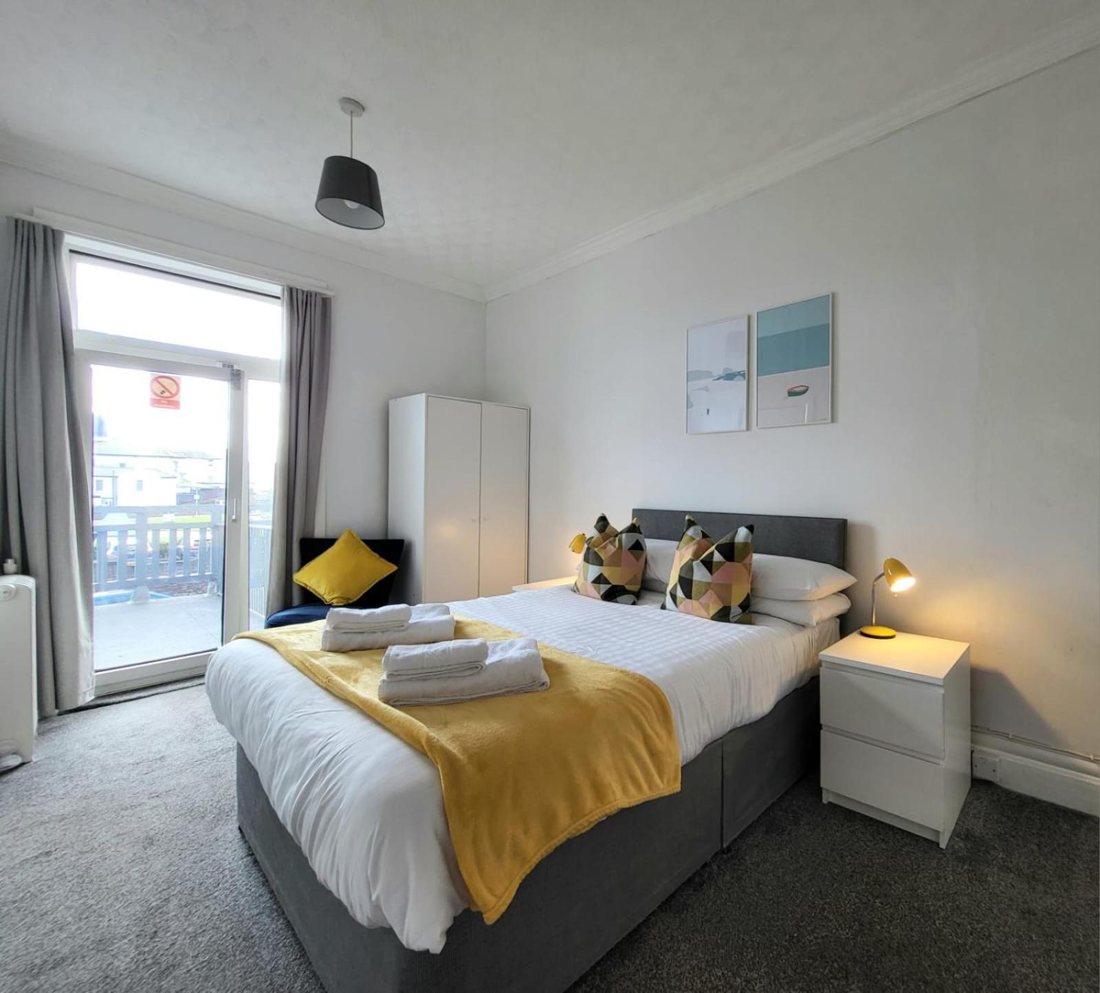 Beach Hotel Torbay B&B Пейнтън Екстериор снимка