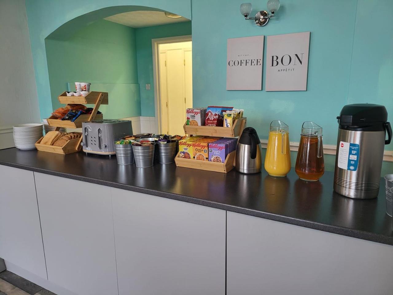 Beach Hotel Torbay B&B Пейнтън Екстериор снимка