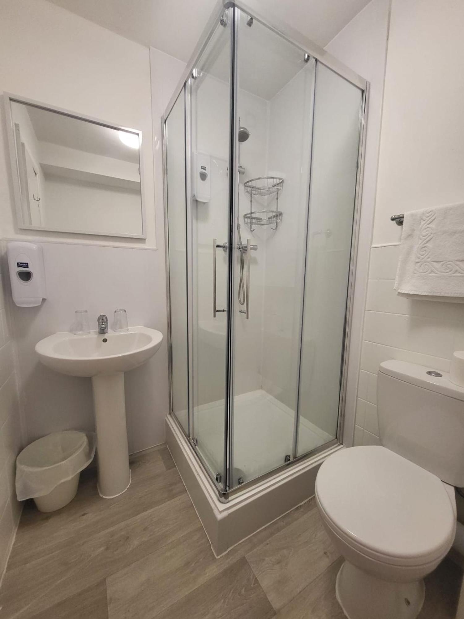 Beach Hotel Torbay B&B Пейнтън Екстериор снимка
