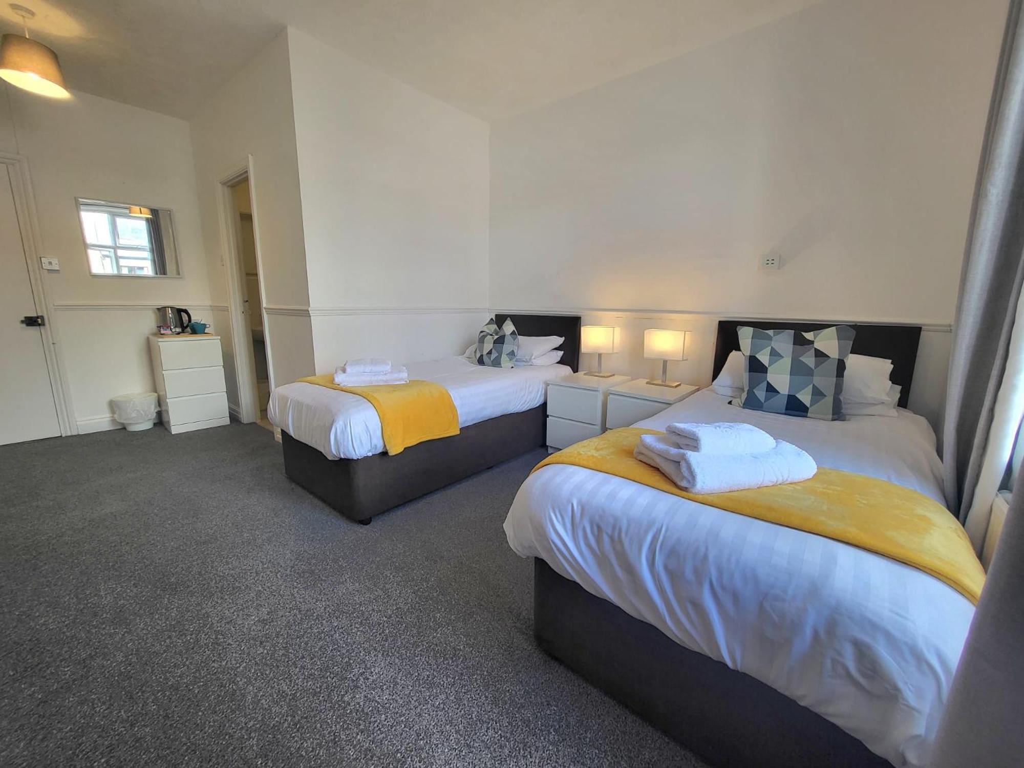 Beach Hotel Torbay B&B Пейнтън Екстериор снимка